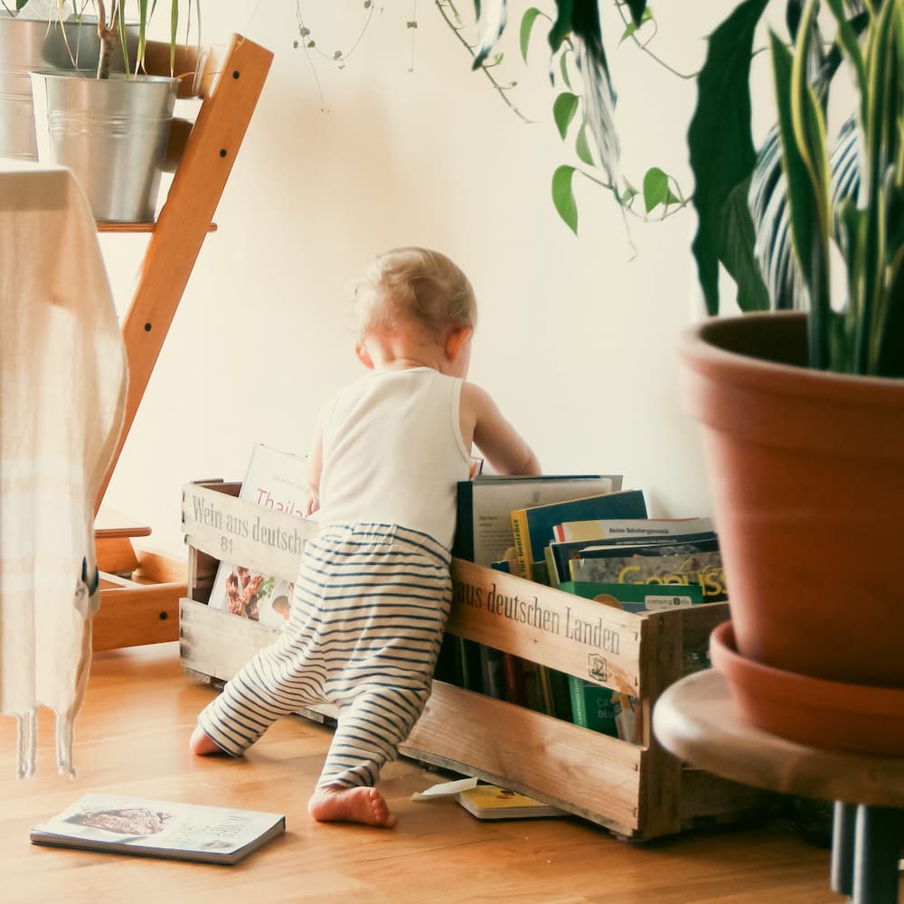 enfant avec des livres