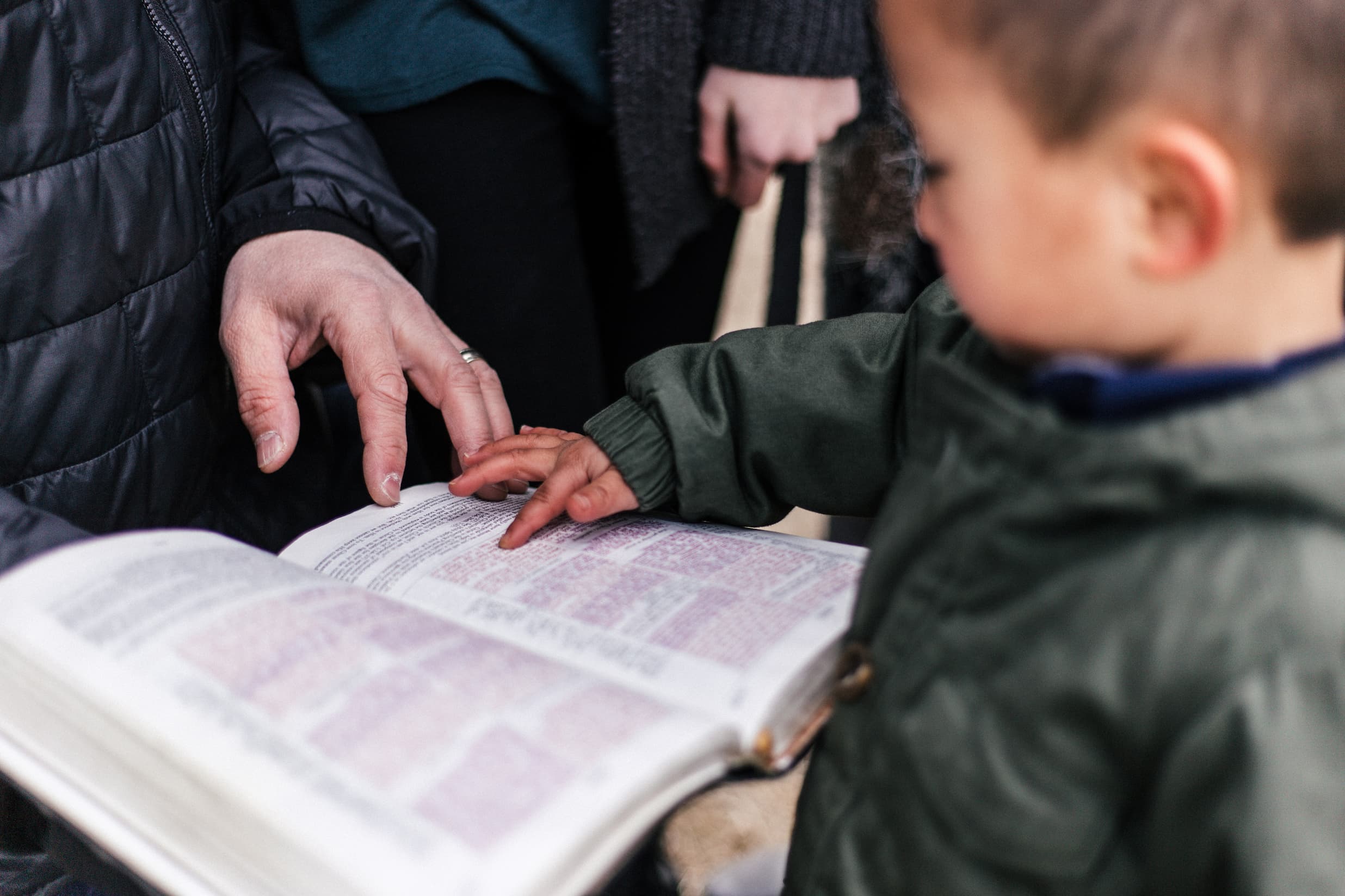 enfant lire braille